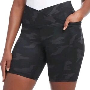 Danskin Women's Bike Shorts 2-Pack Size Meduim Black Camo High Waisted Pockets